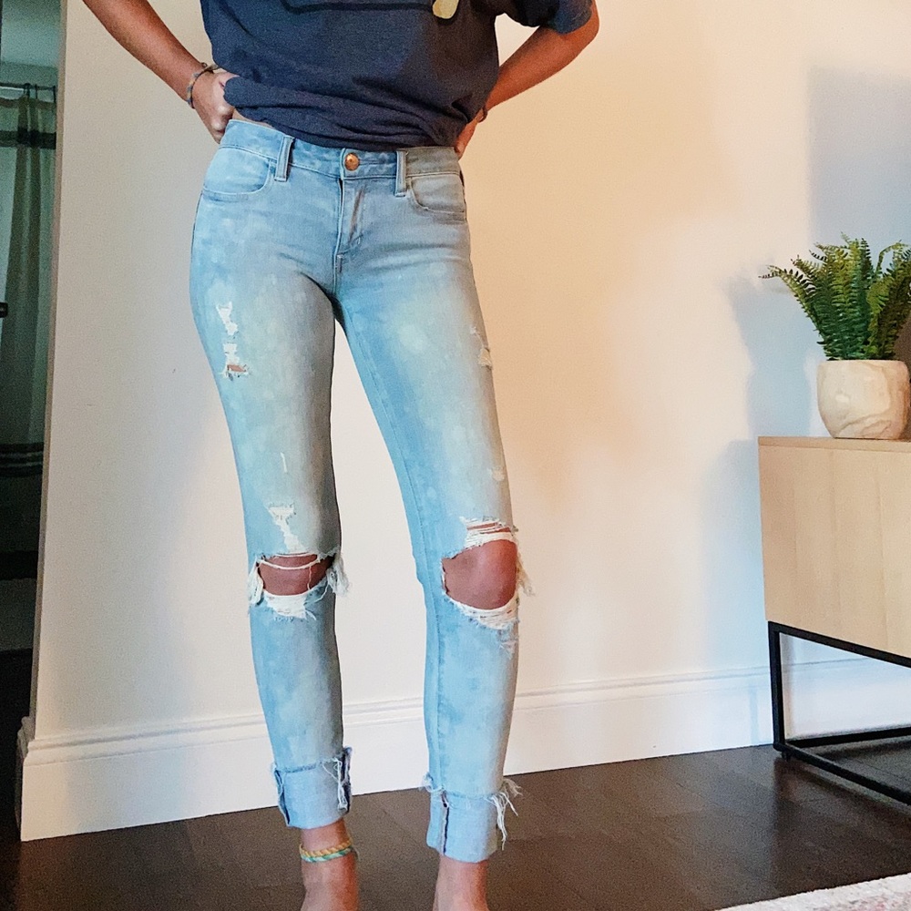 American Eagle Super Stretch Ripped Light Wash Skinny Jeans